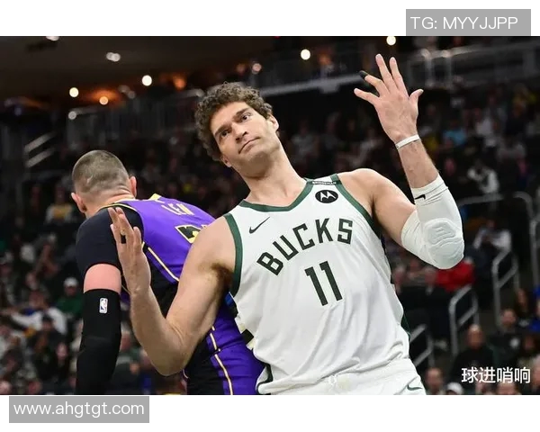 布鲁克洛佩斯：从篮下巨人到全能战士的蜕变之路