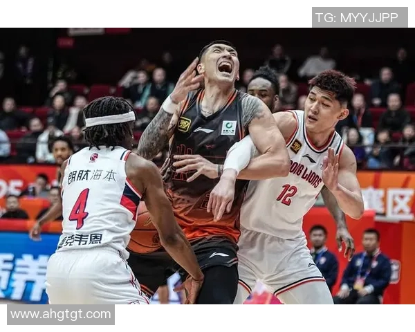 广东男篮对决解放军男篮精彩赛事回顾与分析