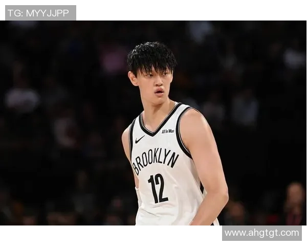 曾凡博的篮球梦想与成长之路探索年轻球员的未来与挑战