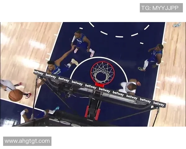 篮网与活塞激战正酣文字直播带你感受比赛精彩瞬间