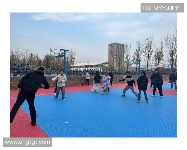 重庆飞盘队在比赛中取得新突破经验分享助力团队成长与发展 重庆飞盘队在比赛中取得新突破经验分享助力团队成长与发展