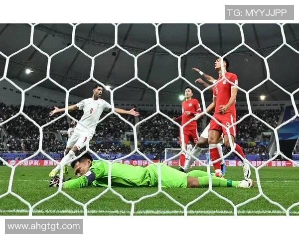 2013年中国足球队与伊朗队激战回顾及比赛精彩瞬间分析