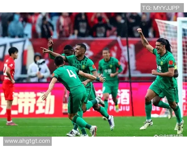 北京国安迎战泰国球队展现中国足球的实力与魅力